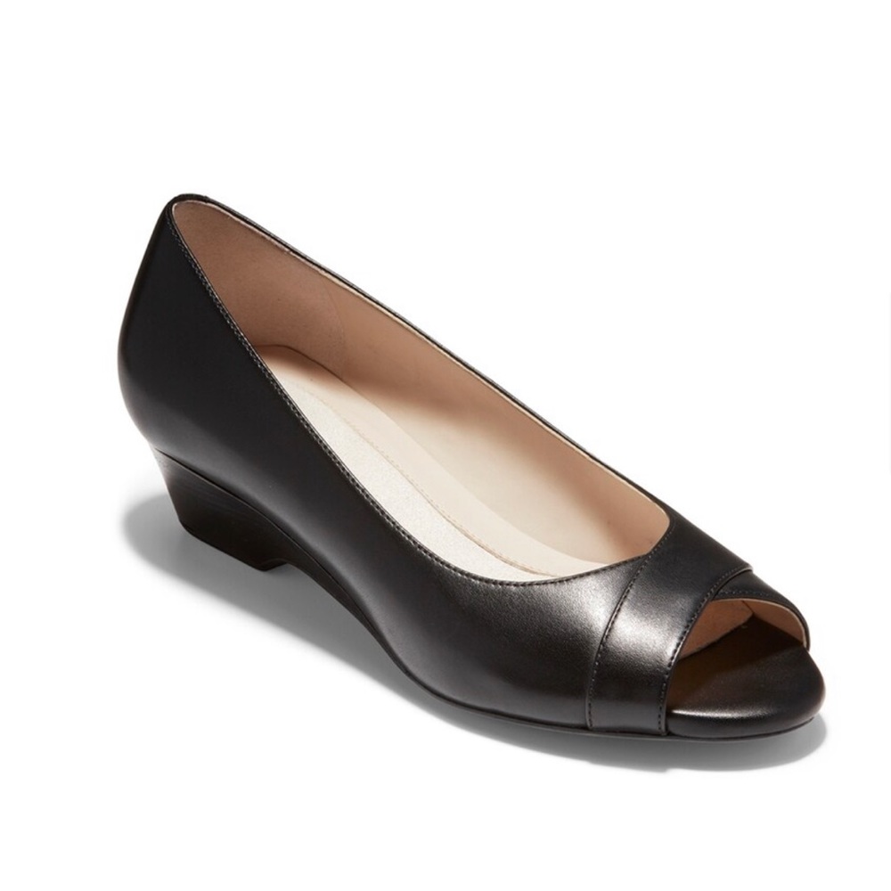 Cole Haan Go-To Wedge Pump size 7